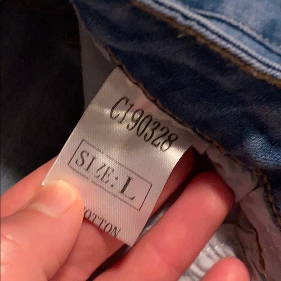 NWT! Women’s High Rise Jean Shorts! 🤩 - Picture 4 of 5